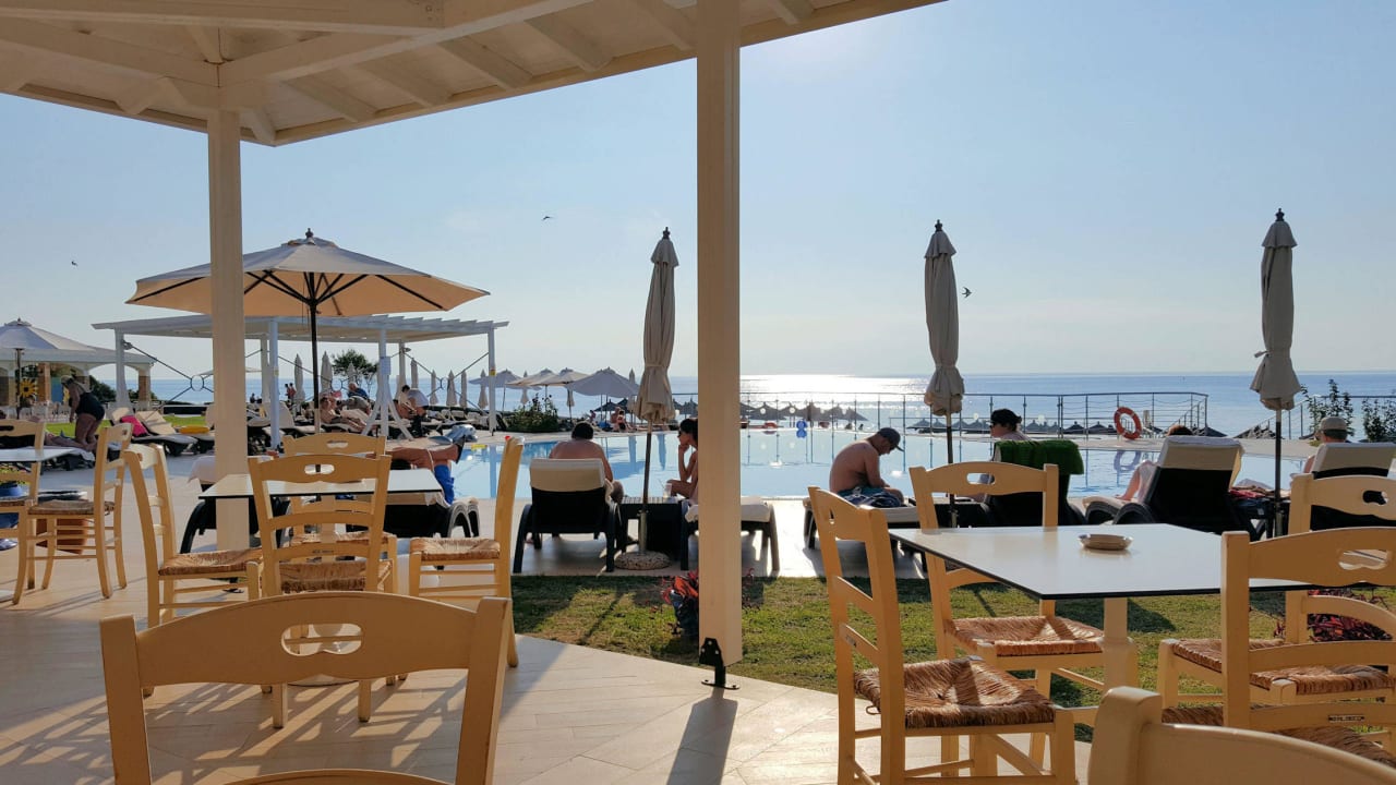 Poolbar Istion Club & Spa