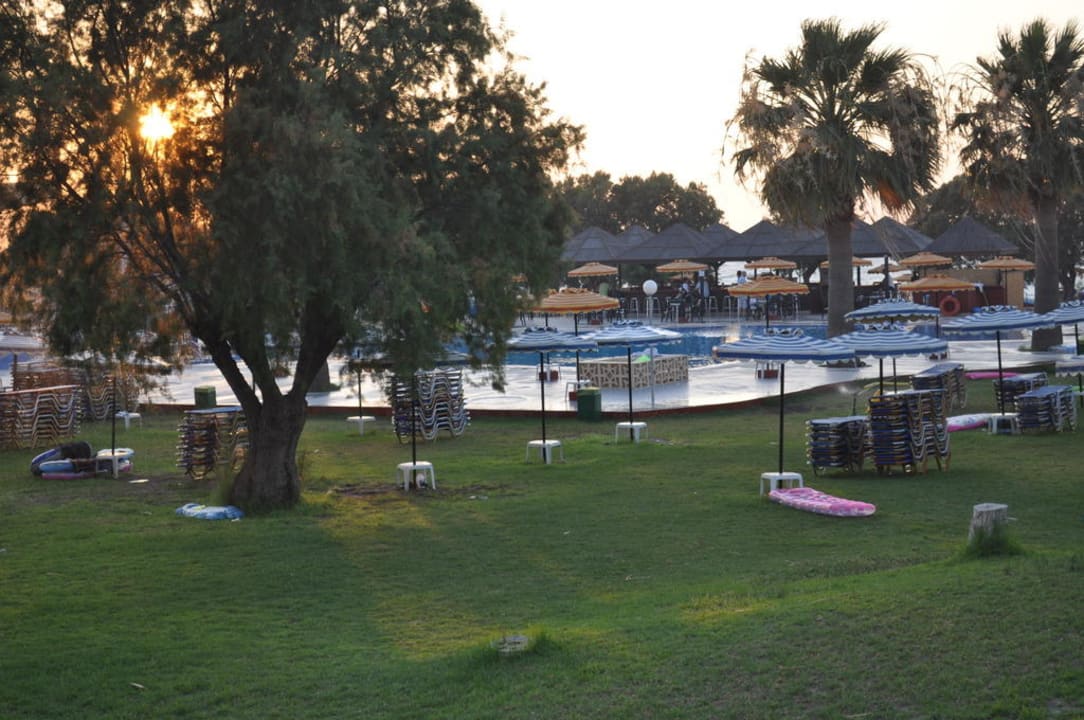 Garten-/Poolbereich Doreta Beach Resort & Spa