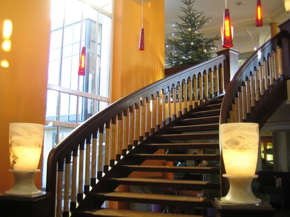 Aufgang von der Bar zur Rezeption Spirit & SPA Hotel Birkenhof am Elfenhain