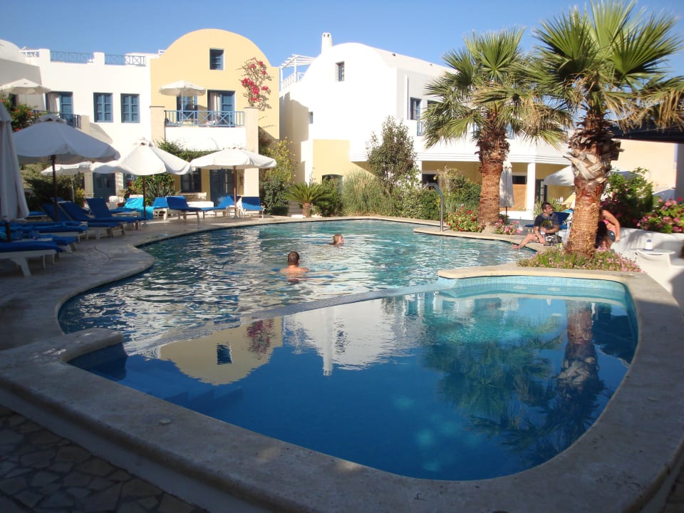 Im Vordergrund der öffentliche Whirlpool Hotel Tamarix del Mar