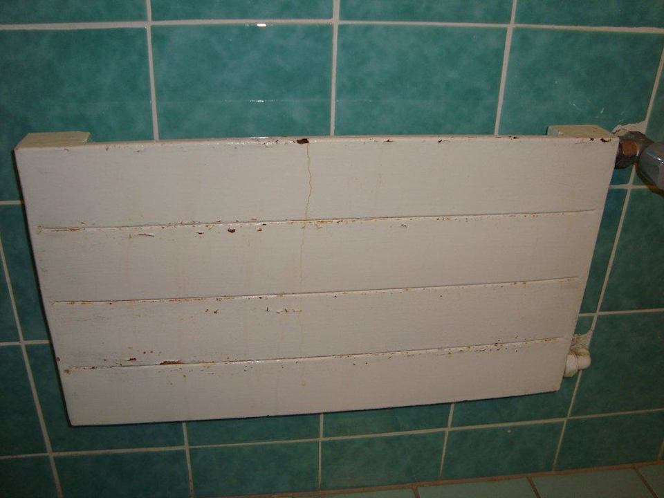 Verrosteter Heizkörper im Bad Badehotel Salina Maris – Wellness & Vintage
