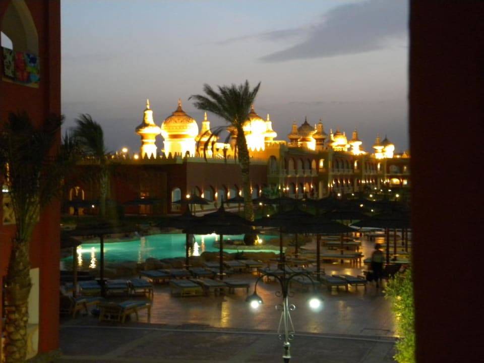 Ночной вид. Pickalbatros Alf Leila Wa Leila Resort - Neverland Hurghada