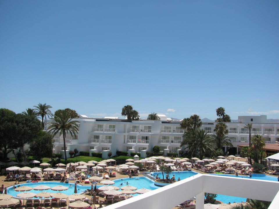 Pool am Mittag Hotel Riu Paraiso Lanzarote