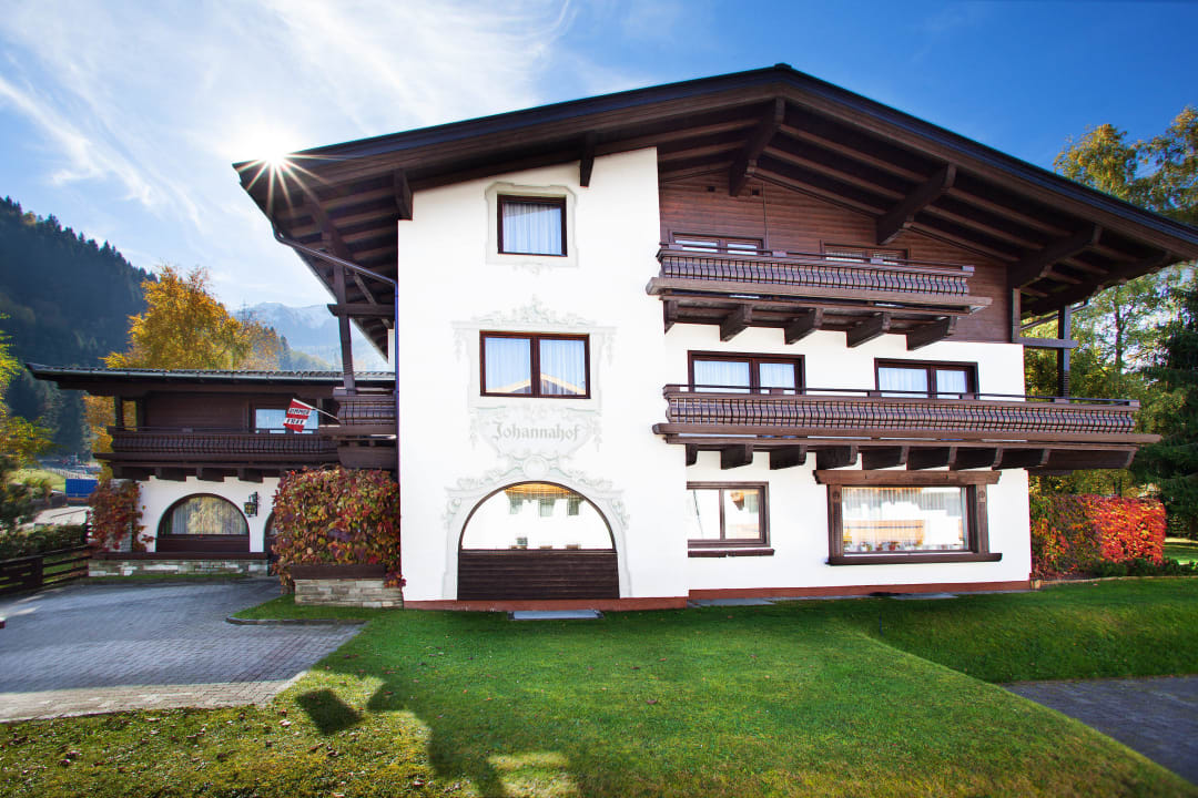 Herbstansicht Appartementhaus Johannahof