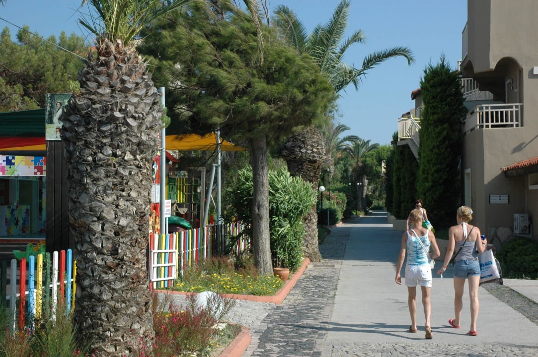 Alejka do pokoi o numerach 4XXX Ephesia Holiday Beach Club