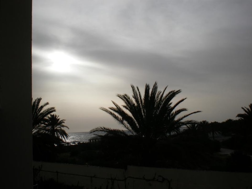 Sonnenaufgang überm Meer. Ausblick aus dem Zimmer Mahdia Beach & Aquapark