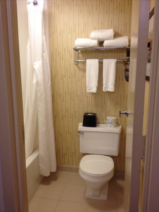 Bathroom Hotel Holiday Inn Express Malvern