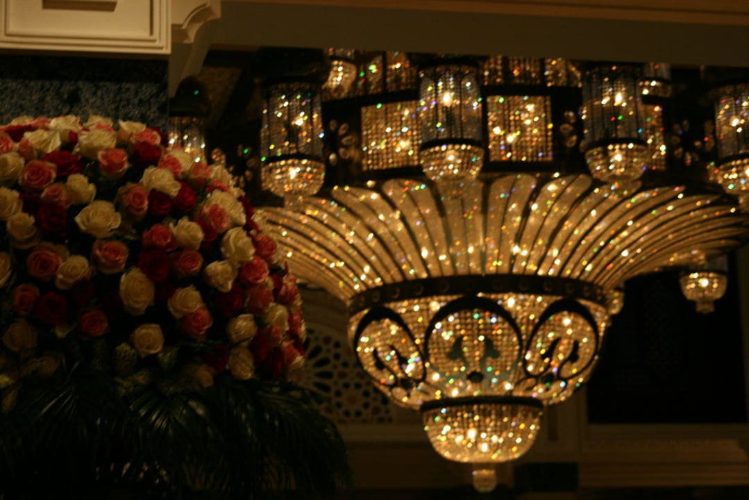 Riesiger Kristallluster im Al Qasr Jumeirah Al Qasr