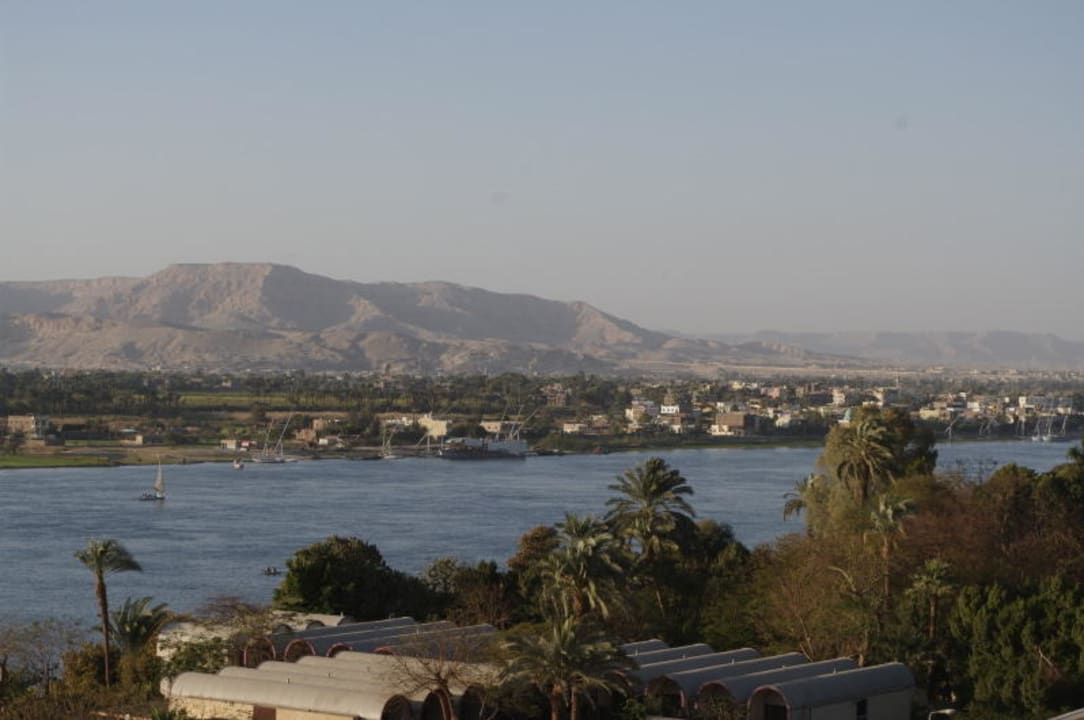 Vom Dachgeschoss Blick auf Nil Hotel Flopater