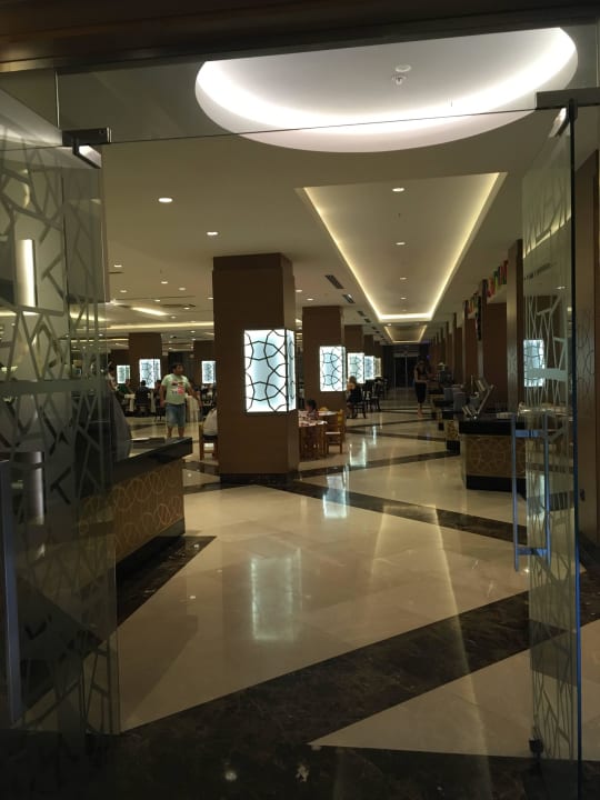 Weg ins Restaurant Papillon Ayscha