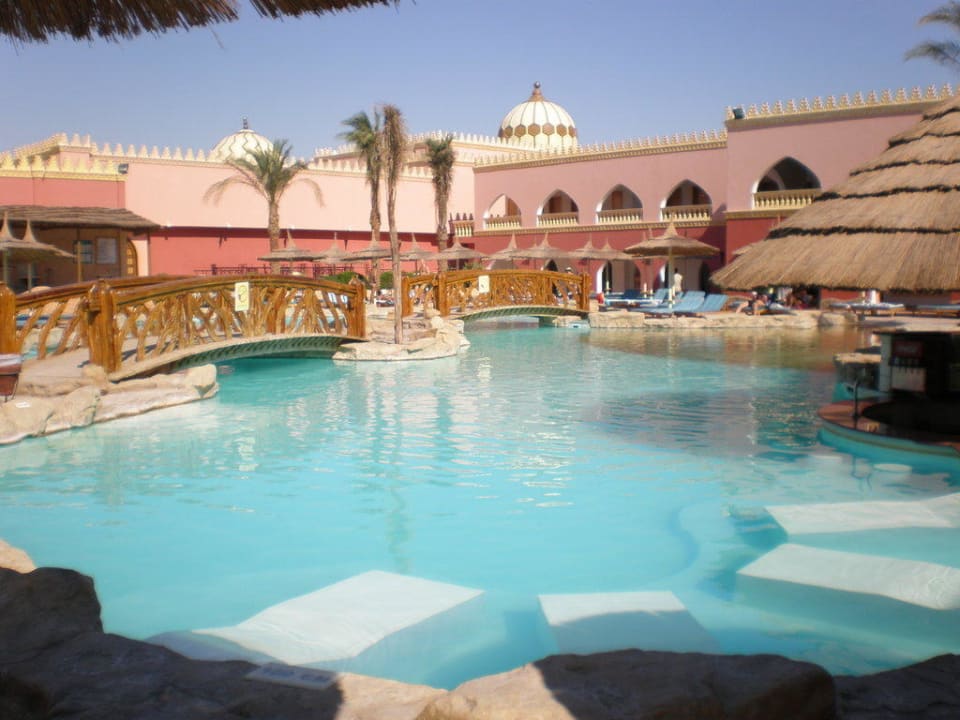 Pool und Poolbar Pickalbatros Alf Leila Wa Leila Resort - Neverland Hurghada