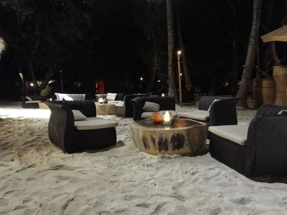 Totem Bar Constance Moofushi Maldives