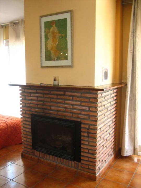 Kamin im Wohnzimmer des Appartements Villa La Jamisa