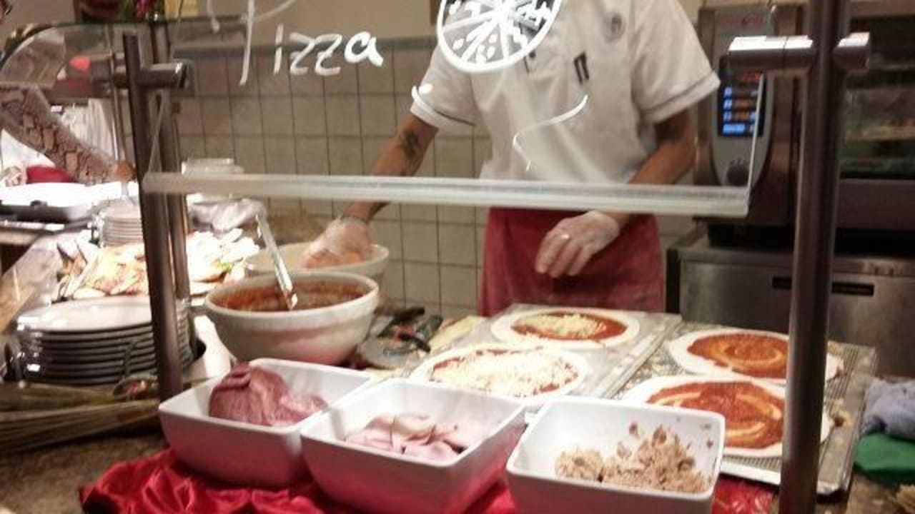 Frische Pizza Aldiana Club Schlanitzen Alm