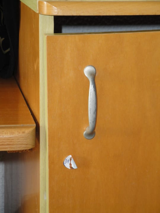 Defekte Möbel Zimmer 712 Hotel El Mouradi Skanes Beach