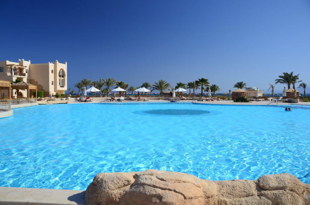 Beheizter Pool in der Nähe des Strands Hotel Kempinski Soma Bay