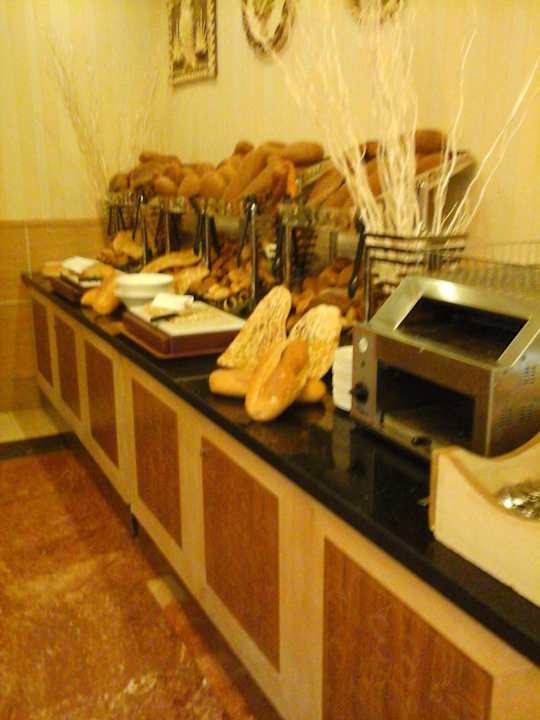 Nur ein Teil der auswahl der Backwaren Aydinbey Kings Palace & Spa