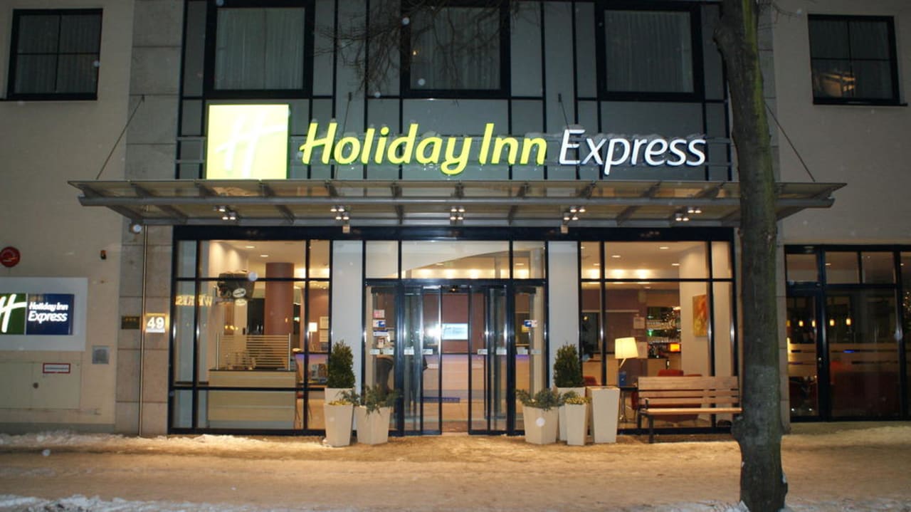 Eingang Holiday Inn Express Berlin City Center