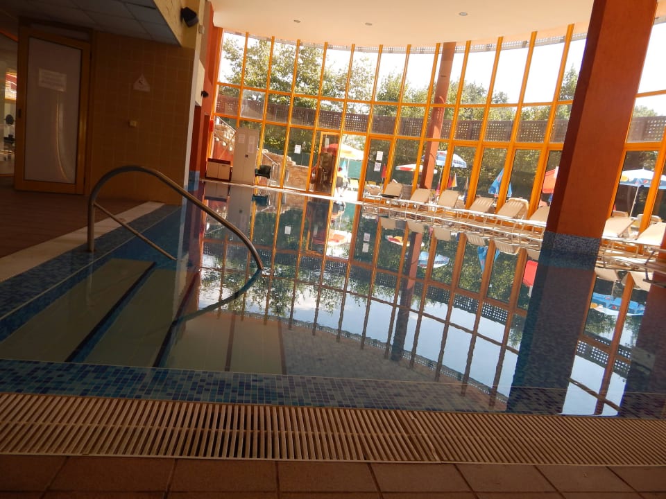 Basen kryty Hotel Atlas