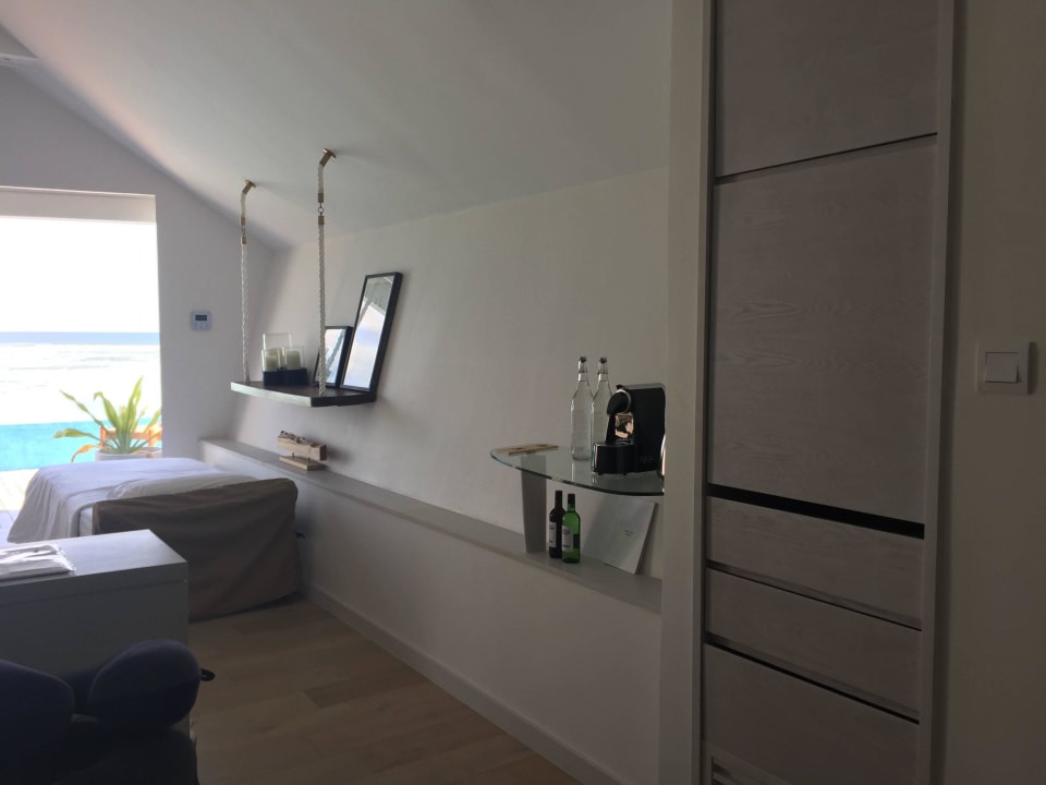Blick ins Zimmer LUX South Ari Atoll