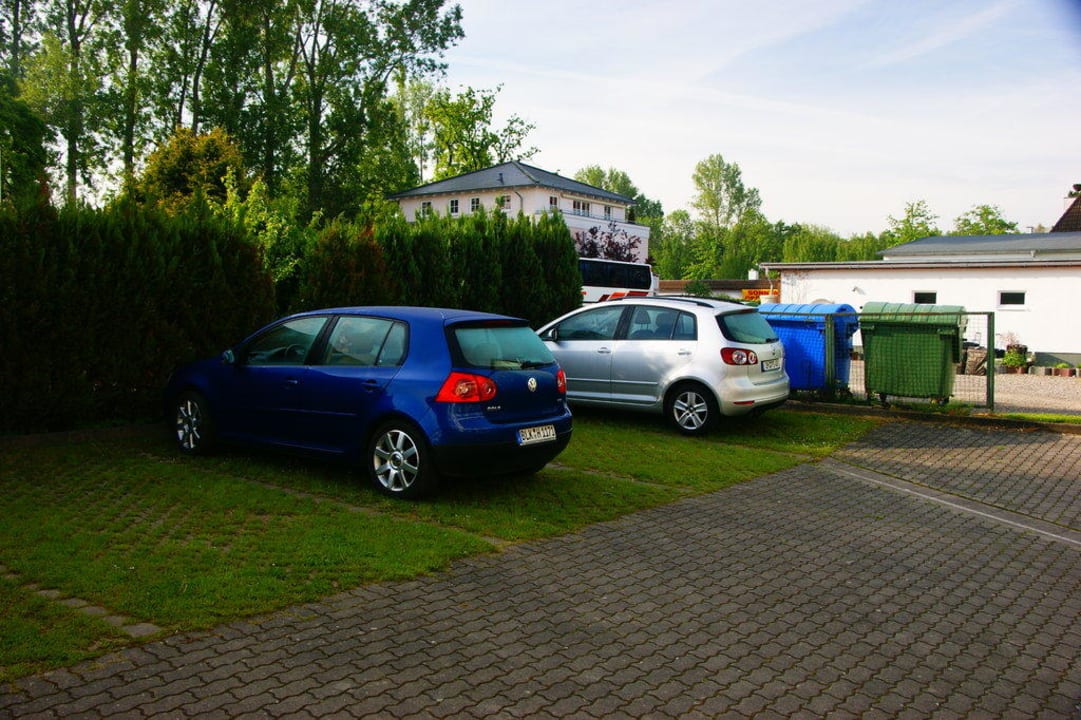 Parkplatz hinter dem Hotel kostenlos! Hotel Nordwind & Haus Wenden