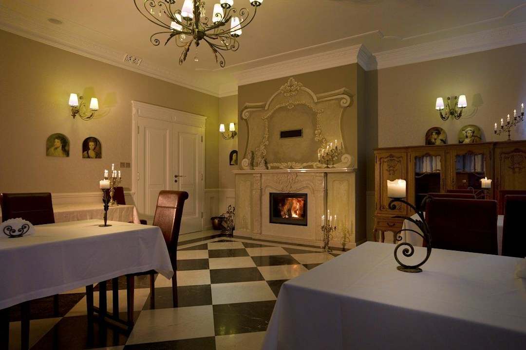 Sala kominikowa Hotel Dwór w Zabużu