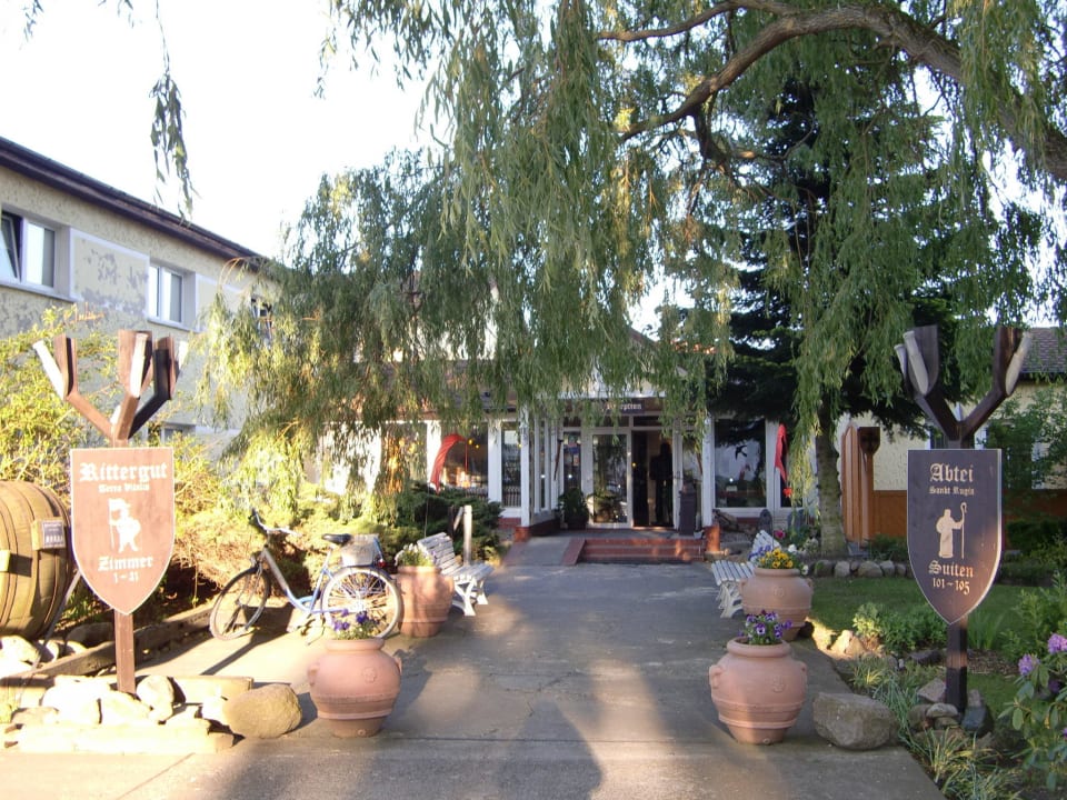 Blick auf den Eingang zur Rezeption BinzHotel-OrdensKapelle - Ostsee-Rittergut-Rügen