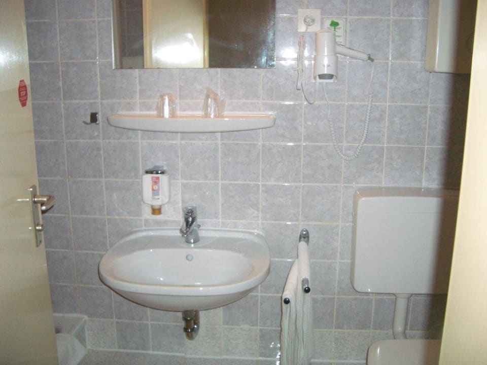 Bad zu Zimmer 33 Hotel Continental Hamburg