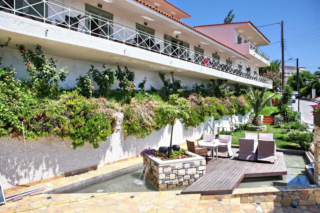 Great entrance Hotel Sandy Bay