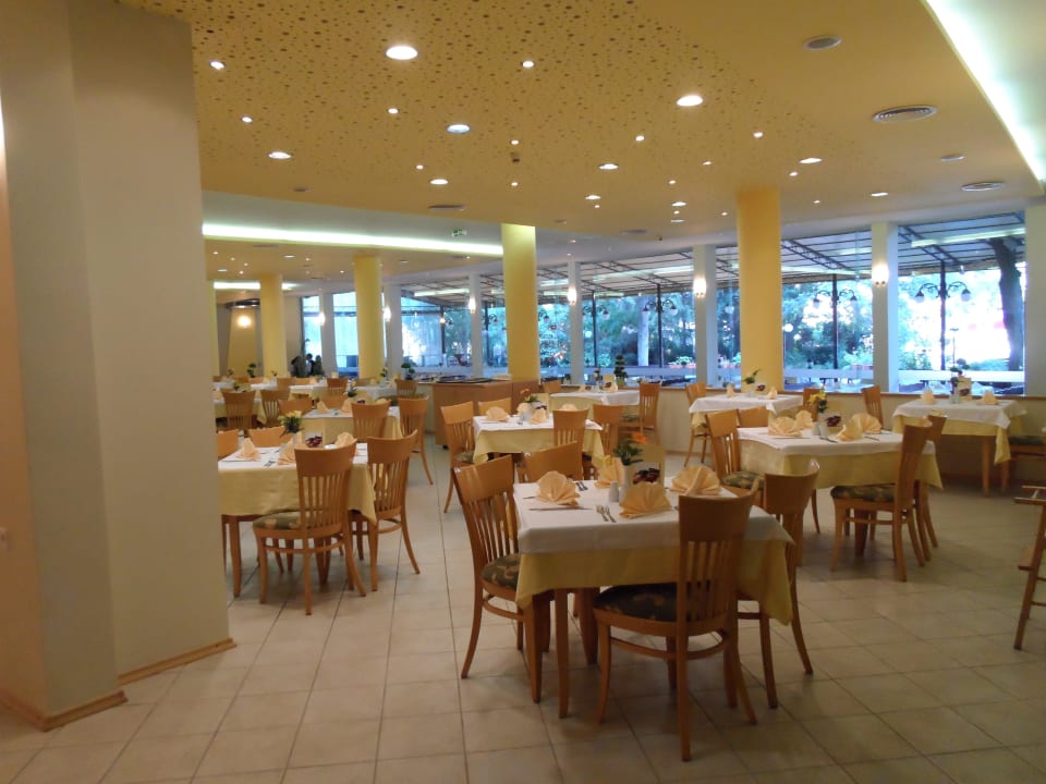 Speisesaal. Keine Sitzplatzordnung. HVD Club Bor