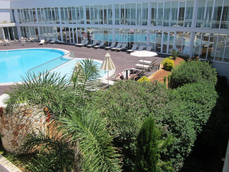 Pool im Innenhof Hotel Port Ciutadella