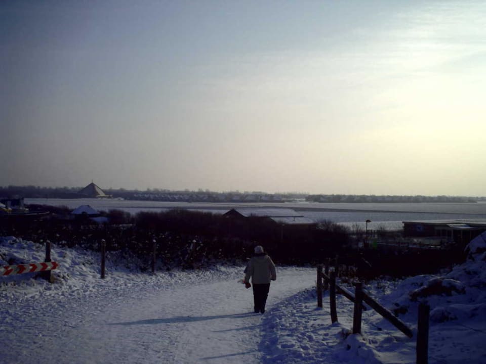 Auf der Düne Blick zum Ferienpark Landal Beach Resort Ooghduyne