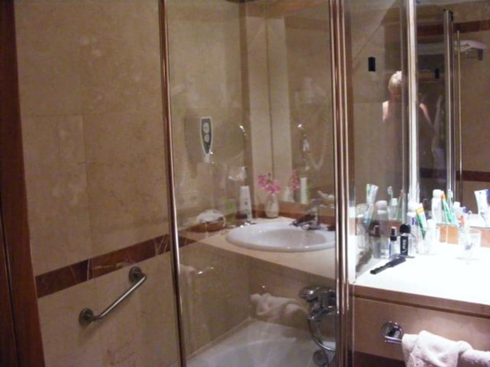 Bad: 309 zu klein, zu eng, hellhörig Grupotel Acapulco Playa - Adults Only