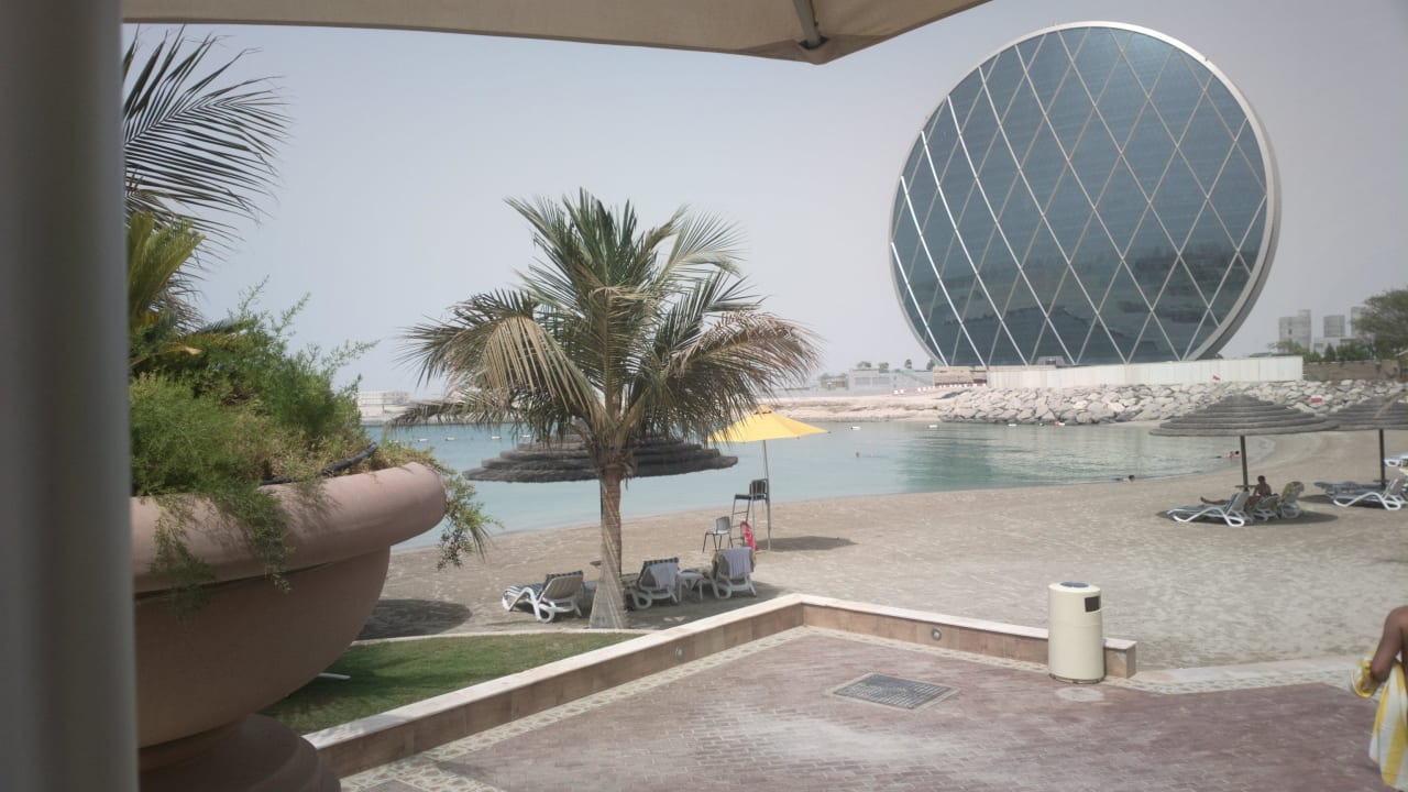Ausblick vom Pool zum Meer Al Raha Beach Resort & Spa
