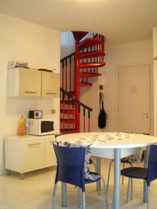 Salon z kuchnią Villaggio Parco Hemingway