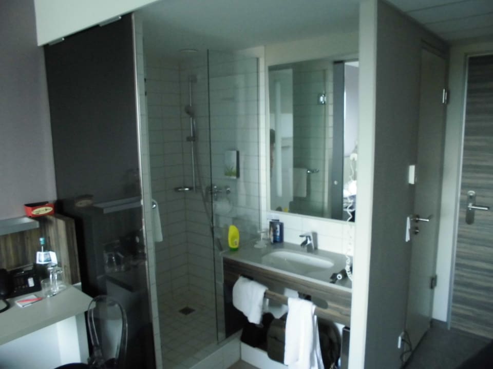 Offene Wasch-Badeecke Premier Inn Nürnberg City Nordost