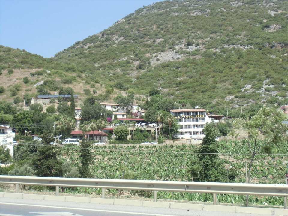 Lage des Hotels am Berghang La Finca Marina