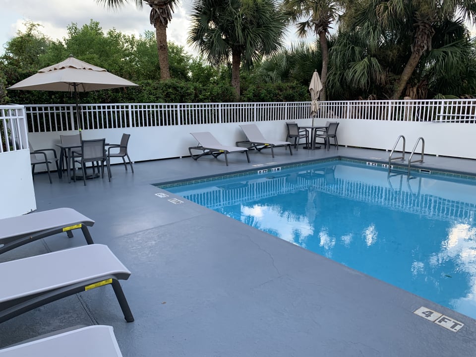 Pool Best Western Plus Hotel Universal Inn