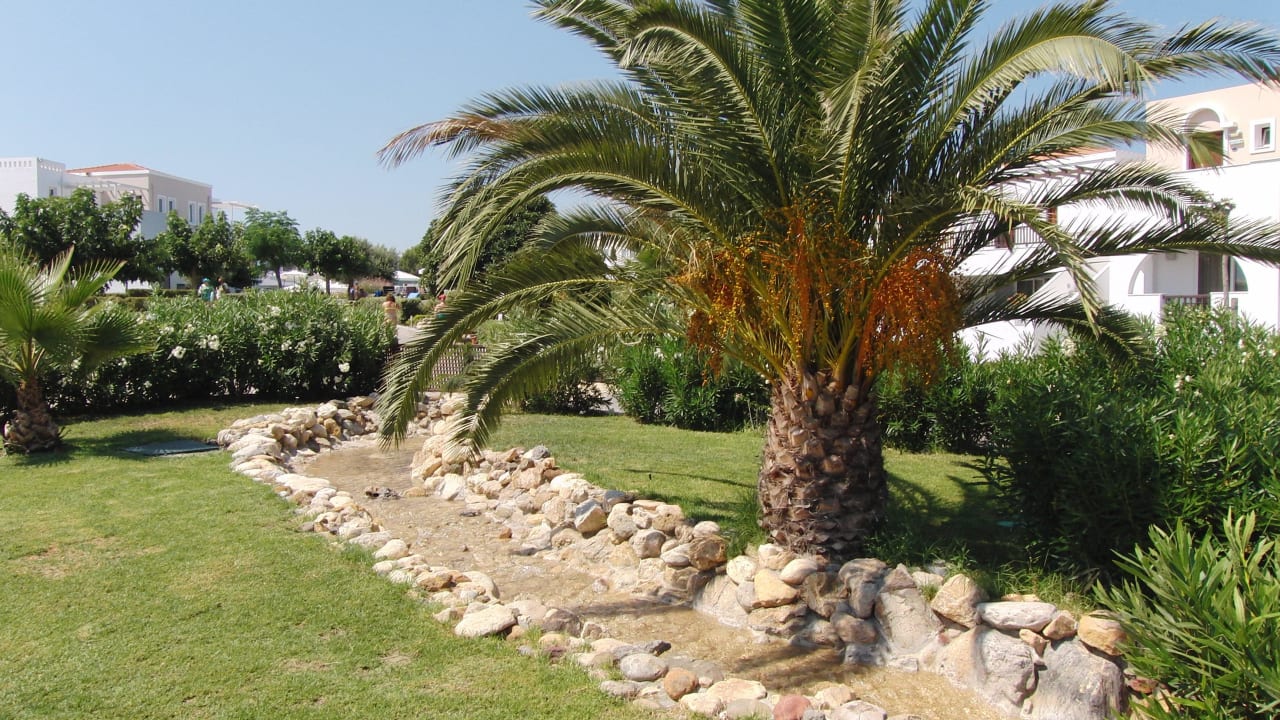 Durch die Hotelanlage Atlantica Marmari Palace