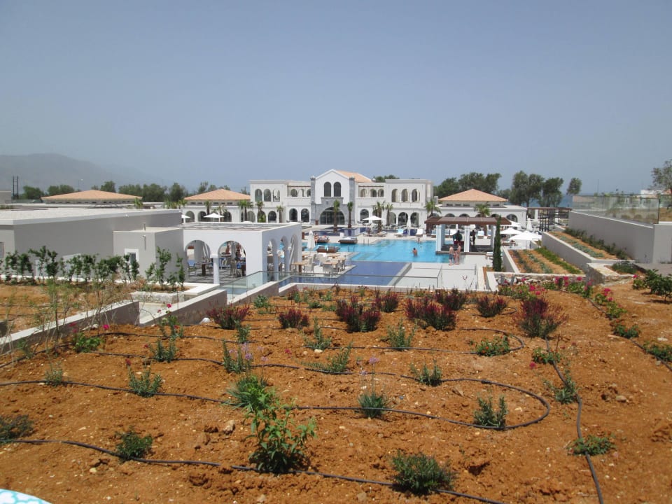 Blick zum Pool Anemos Luxury Grand Resort