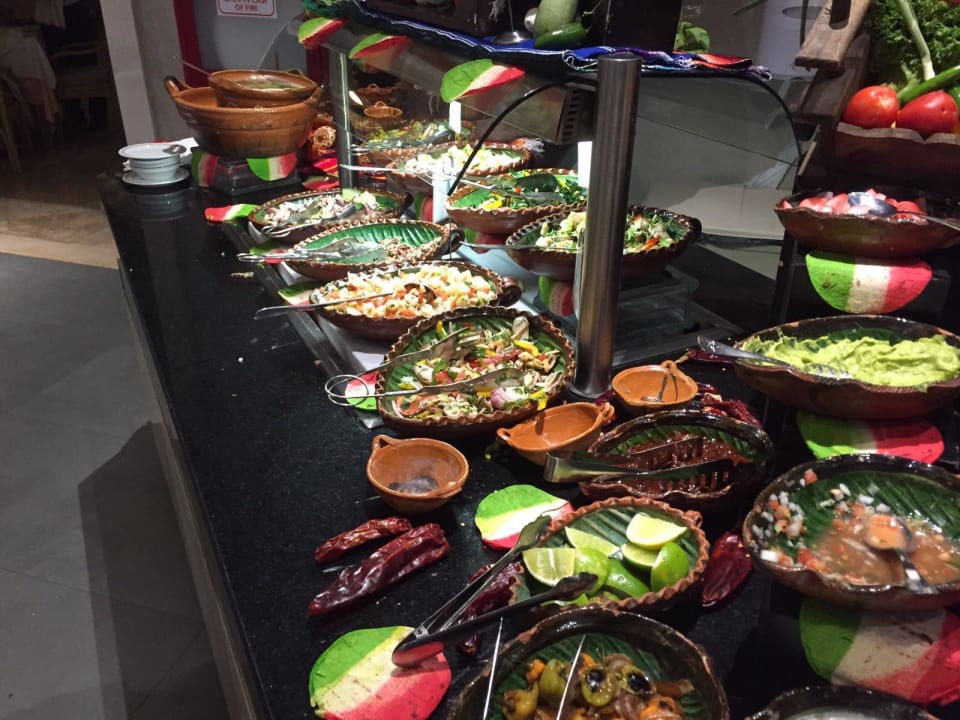 Tolles Buffet Iberostar Waves Tucan