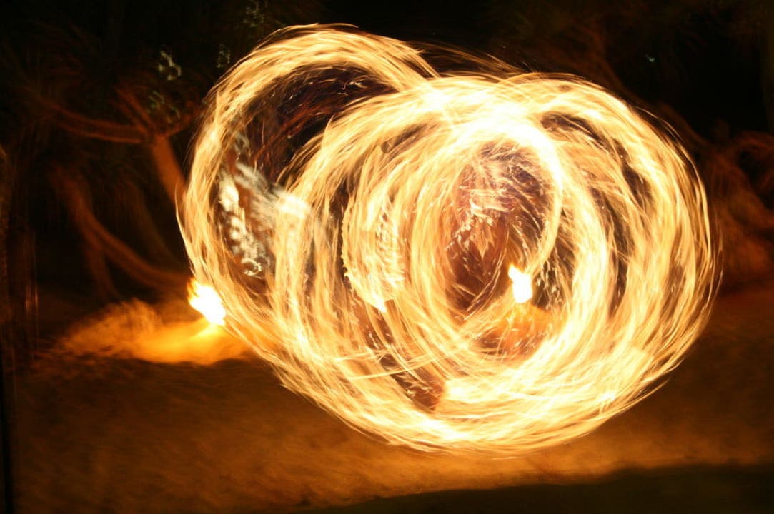 Fireshow an der Rocky Bar Hotel Moonlight Bay Resort