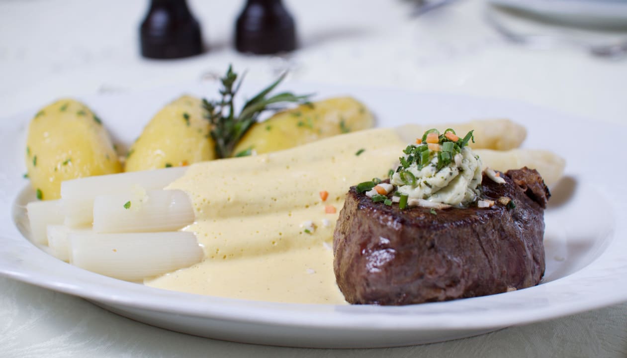 Steak mit Spargel und Kartoffeln Landgasthof Birkel