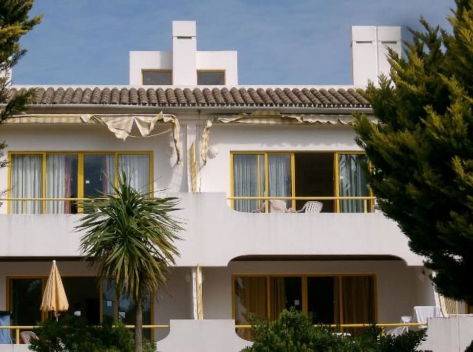 Blick vom Pool zum Balkon Clube Hotel Apartamento do Algarve