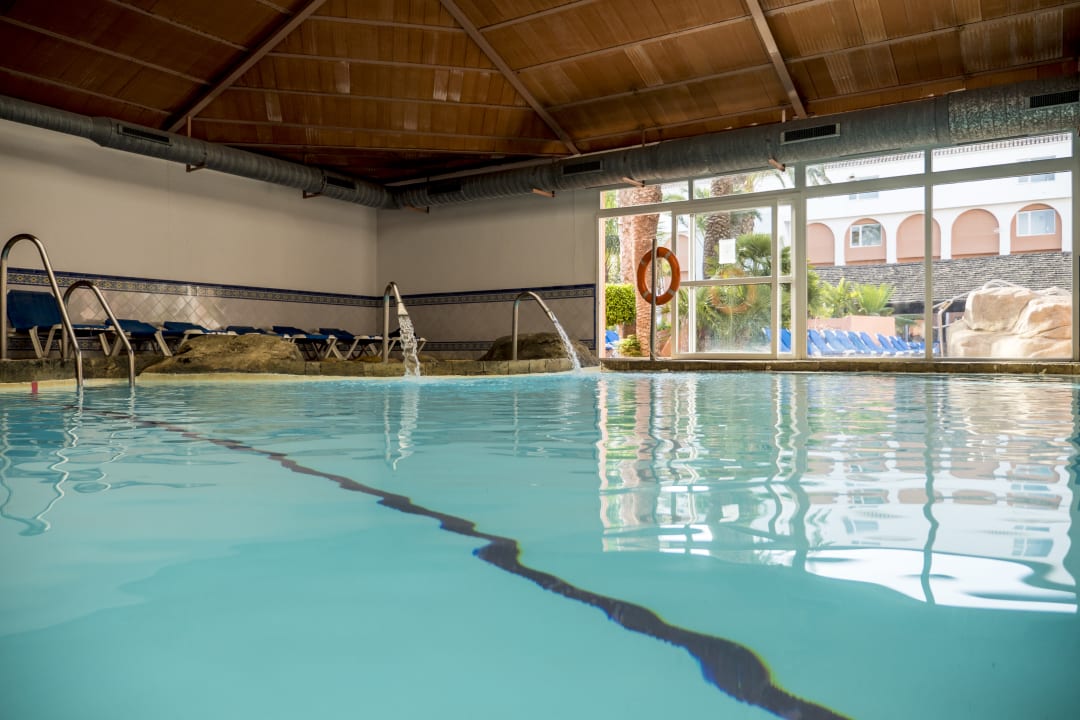 Pool Diver Roquetas Hotel by Senator