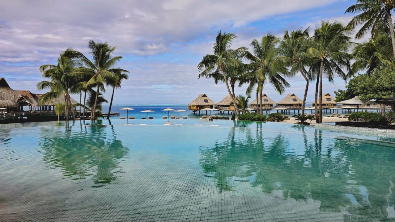 Pool Conrad Bora Bora Nui