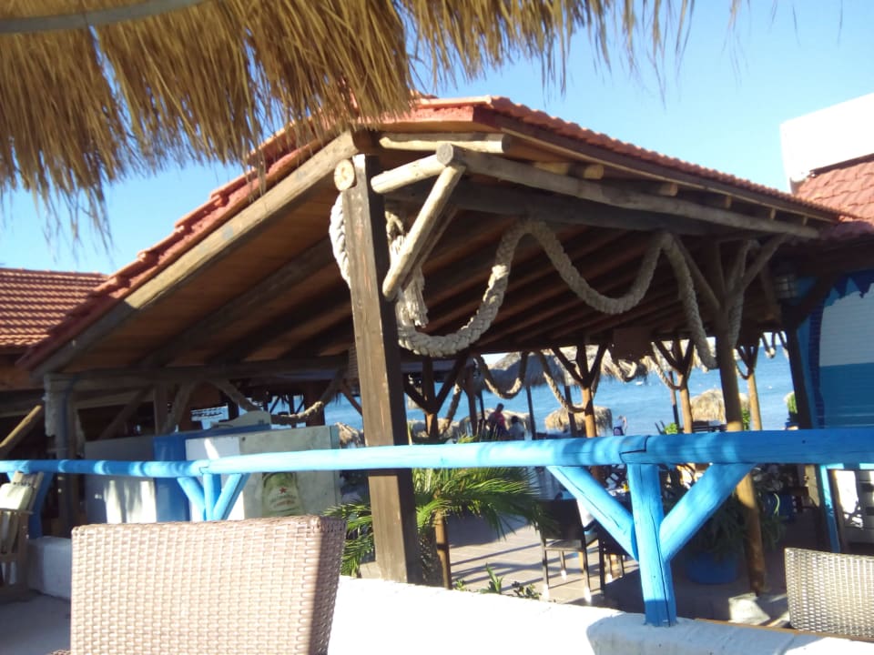 Blick auf das Restaurant vom Pool Hotel Aquarius Beach