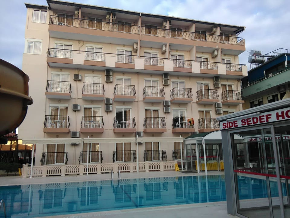 Zimmer mit Meerblick auf Pool und Restaurant Saygili Beach Hotel