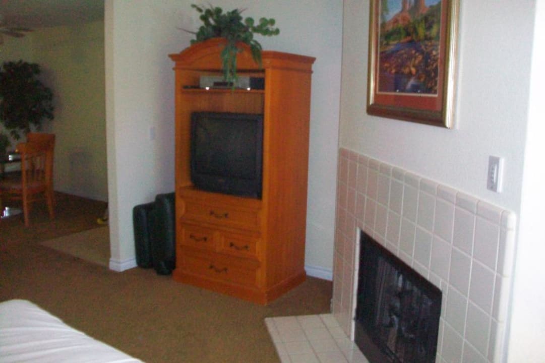 Wohnraum mit Blick auf TV und Kamin Holiday Inn Club Vacations Las Vegas at Desert Club Resort