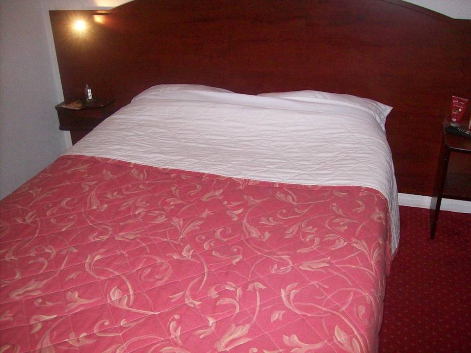 Sehr unbequemes Bett ibis Styles Hotel Paris Saint Ouen